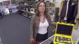 سكس من المتجر