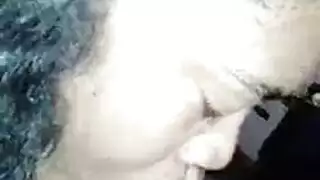 قضيب كبير تمتصه سمراء مثيرة في المرحاض