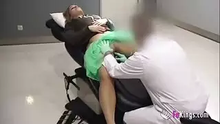 دكتور يقيس البزاز