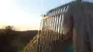 شقراء صغيرة تفتح كسها وتتعرى لممارسة جنس صريح