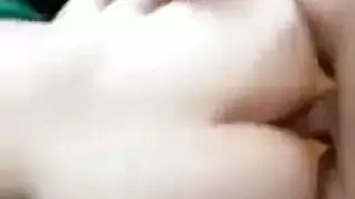 عربي يحرث مؤخرة أغنيس الضخمة في فيلم إباحي