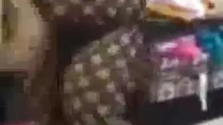 عاهرة تسعرض جسم مثير رقص شرقي