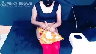 بينكي المشاغبة تأخذ زب رجل التوصيل