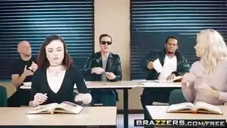 معلم فى الفصل