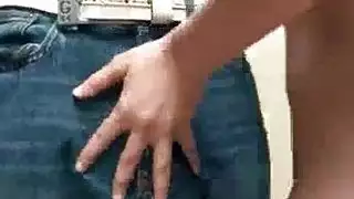 حلوة شعرها بني تئن بصوت عال في نيك جماعي ذو طابع تمثيلي