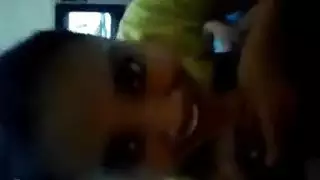جنس في مسبح عام: جنس فموي وجماع عنيف