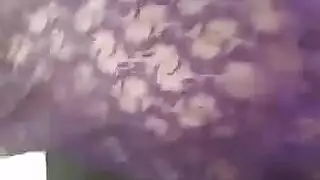 عراقية مثيرة تفتح شفري كسها السميكين على الكاميرا