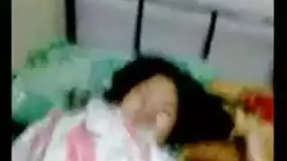 جسد شاب يأخذ قضيب الرجل الكبير