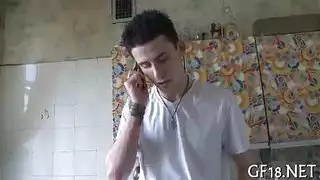 الشقراء الجميلة تتعرض لاختراق شرجي مكثف