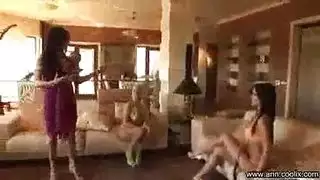 ثلاثية سحاق xxx: ألسنة في كل فتحة شرج