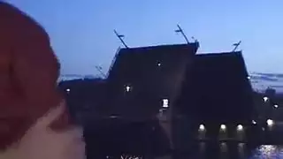 مشهد جنسي لثدي طبيعي كبير