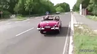 البوكاكي الإباحي مع حمام السائل المنوي الأبيض