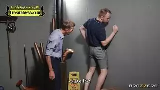 زب إلهي يمارس الجنس مع مراهقات ضد الحائط