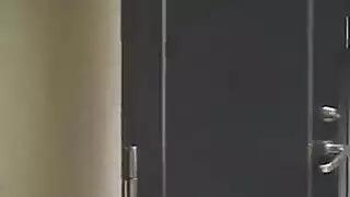 فتاة آسيوية تستمتع بعنف مع فيبراتور وديلدو