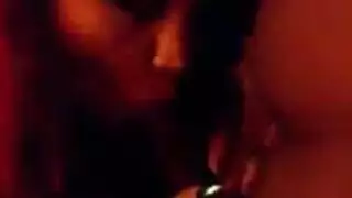 ترتدي ميلينا أحذية الكعب العالي الخضراء والجلد الضيق ، وتنورة فقط وتتمكن من مارس الجنس من الظهر