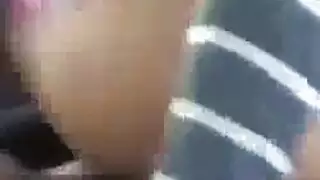 أثوابها تقطر حبرًا في هذا الفيديو الإباحي الجامح