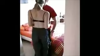 جميلة جميلة فاتنة حقيقية تمتص ديك للاحتفال بعيد ميلادها