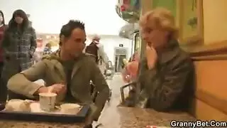 فتيات مدخنات مثيرات في أفلام إباحية صريحة