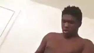 عاهرة ناضجة تحب أن تمتلئ بالسائل المنوي