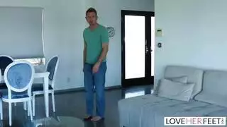 أمسك بها في الماء ثم نكبت بقوة على الملاءات
