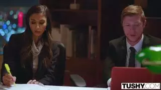 تمديد تلك المؤخرة العريضة من أجل اختراق شرجي عميق