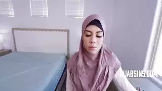 الفتاة المحجبة ميلا ماري تحب الجنس الفموي العميق