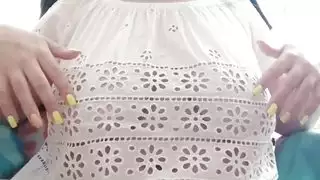 الطالب يتخطى الدراسة ليضاجع أثداء كبيرة ويقذف عليها