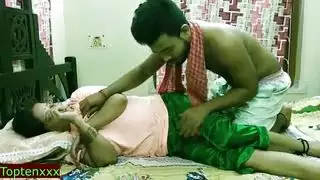 أنين عالٍ بينما فتى مراهق ينكك مالكين مثيرين في فيلم إبافي منزلي