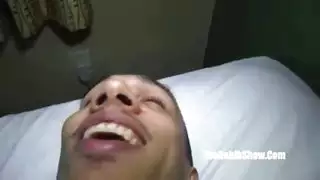 العاهرة العربية الشبقية مونا تمارس الجنس بقوة مع إله لياقة لاتيني عضلي