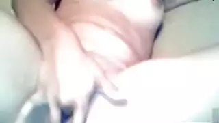 يمارس الجنس في ثقبين منفرداً
