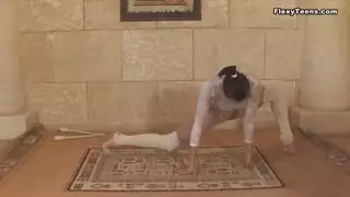 انحني يا عزيزتي: جمباز شرجي في النادي