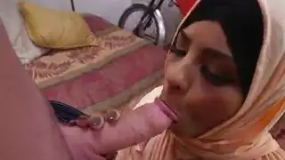 كتكوت عربي نيكي كاي يتلاعب بالسباكين