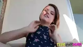 لا مال، لا مشكلة مراهق ينكبه بقوة من الخلف