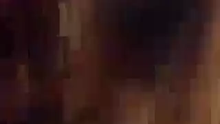 عاشقات مثليات يتبادلن اللعاب ويأكلن بعضهن