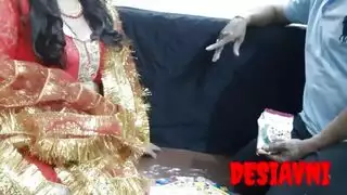 ديزي المتزوجة حديثًا تحصل على هدية قذف داخلي من عشيقها السري