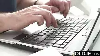 سكس فم يدخل في الفم