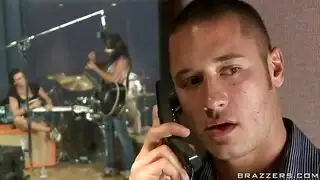 تقذف سائلها من مديرها