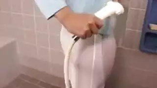 مقربة إباحية لفرج آسيوي رطب يتم استثارته واللعب به