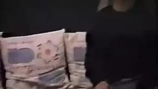 تُرضع أصابع قدميها قبل أن تصرخ من النكاح العنيف