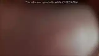 الديوث الزميل: يشاهد أصدقاءه يلتهمون فرجها