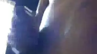 يلف اخته في نايلو