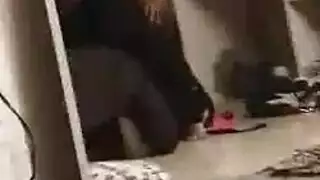 فتاة بيضاء كبيرة الصدر تستسلم لعضو أسود ضخم