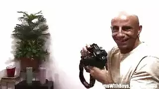 فرج سيينا الناضج يُملأ بقضيب الساحر بجانب الموقد