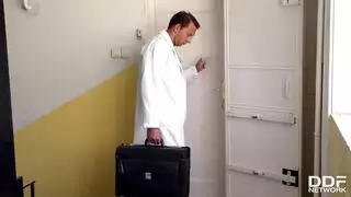 بورن شرجي خشن مع فتيات جامحات يأخذنها بعمق