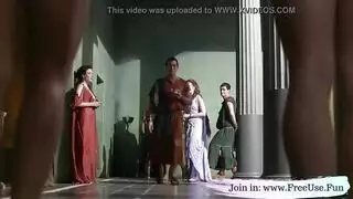 سعودي يلقي مرته بشارعه يلحقه ويروحه وينك