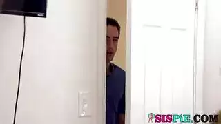 الاخ هايج على الاخت