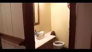 ثنائي ساخن من الشيميل يمارس الجنس بقوة مع سمراء ذات صدر كبير