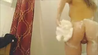 دش ساخن يقود إلى جنس قوي على طاولة المساج