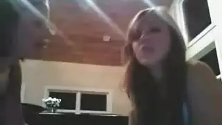 الفتيات الحزب تملك النار