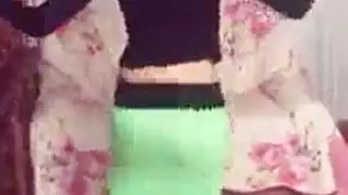 عجوز ينيك بنت صغيرة عمرها اقل من 12سنة